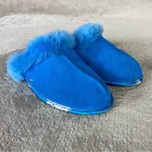 UGG Scuff Fuzzy Floral Women's Slippers Slip On Size 7 Blue Sheepskin Lined
